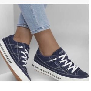 Sketchers street arcade sneakers